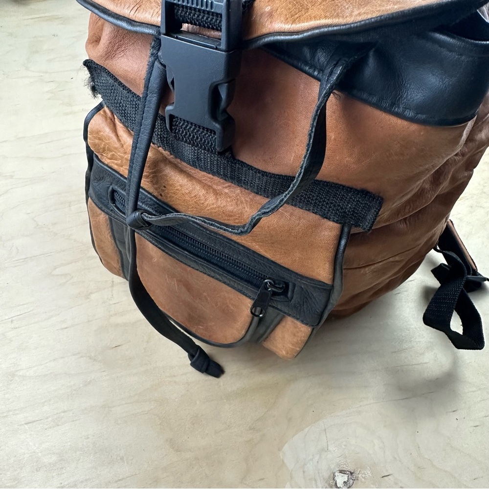 Genuine leather backpack - Picture 10 of 16